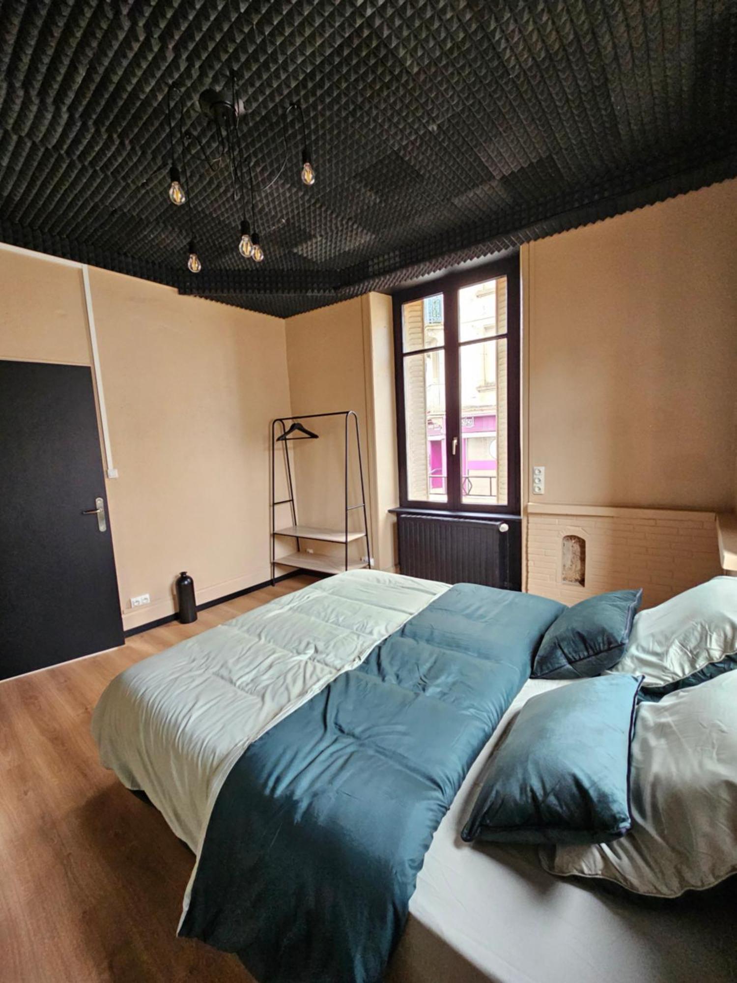 Black Box Cinema Appartement Avec Balneo エピナル エクステリア 写真